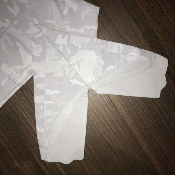 Lululemon Wunder Under Scallop 23” - Picture 4 of 5